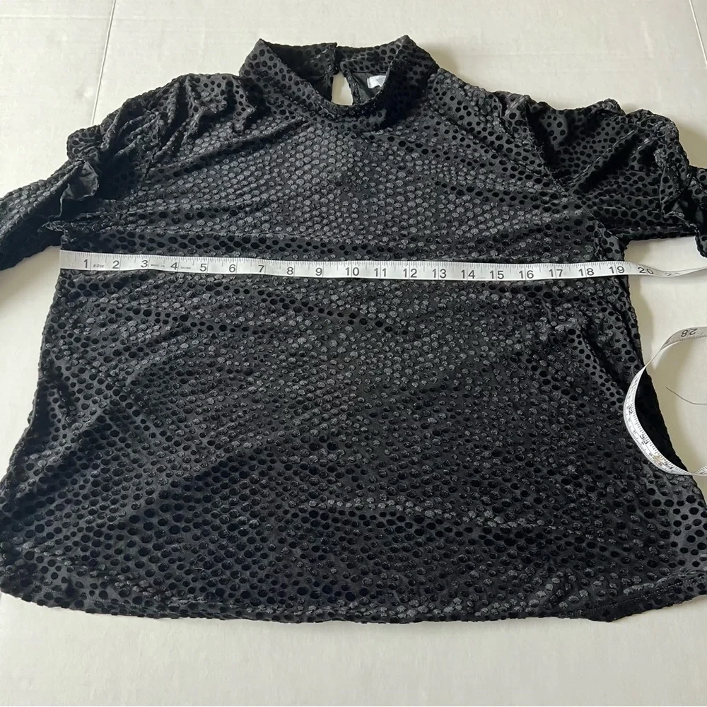 Avec Les Filles Long sleeve ruffle mock neck velvet speckle top black size Med